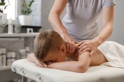 Massage du dos pour enfant